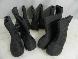 lot 166 image: New 5 Pairs Youth Snow Boots Size 3 - $149.95 retail