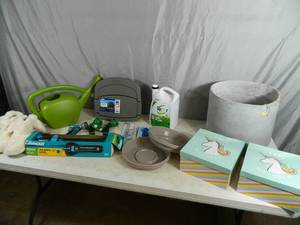 lot 201 image: New and Salvage Lawn and Garden Items