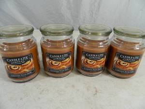 lot 206 image: 4 New Candle-Lite Candles