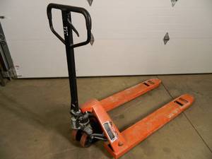 lot 4 image: 5,000 lb Pallet Jack