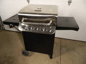 lot 5 image: Char-Broil 5 Burner Gas Grill
