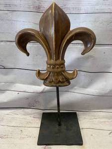 lot 6 image: New Orleans Santa 18 Inch Tall Artwork