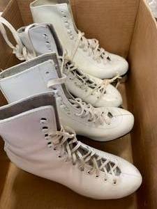 lot 8 image: Who Pair Of Figure Skates Size 7 And 9