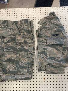 lot 15 image: Genuine Air Force Pants Size 36 Shirt Size 44