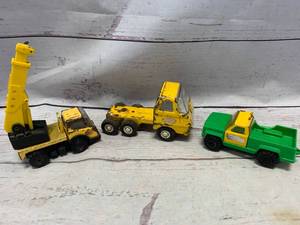 lot 18 image: Lot Of Three Tonka Toys