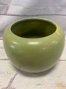 lot 21 image: FLORALINE USA 404 Pottery