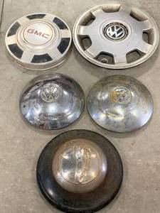 lot 34 image: Lot of 5 Vintage Hubcaps