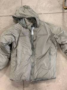 lot 36 image: Extreme Cold Weather Parka Size Medium