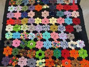 lot 51 image: Handmade Quilt 54 X 62 