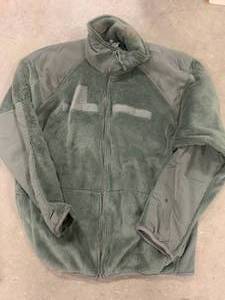 lot 79 image: Military Cold Weather Jacket Size Large