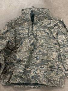 lot 84 image: Mens Large Abu Gortex Parka