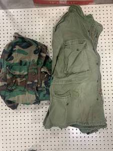 lot 86 image: US Army SRE Small Camo Jacket Medium Coat