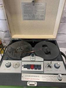lot 98 image: The Voice of Music Tape-o-Matic Model 720 (powers up)