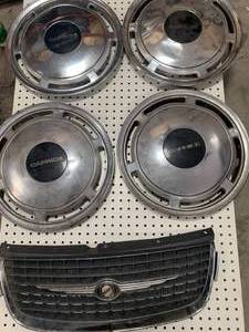 lot 103 image: Set of 4 Caprice Hubcaps & Chrysler Grill
