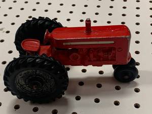 lot 106 image: 1950s Cast Iron Rubber Tires Tractor