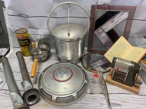 lot 113 image: Variety of Vintage Items