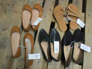 Womens Shoes size 6-7 12...