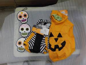 Pet Costumes size M and Dcor...