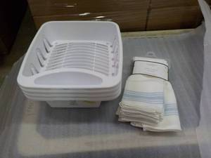 4 Dish Trays and 8 pack Bistro Clot...