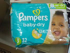 Pkg of Pampers 32 Diapers size 3...
