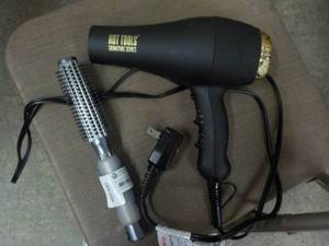 Hot Tools Blow Dryer and extra brus...