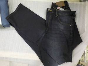 Wrangler Jeans 32 x 30 new...