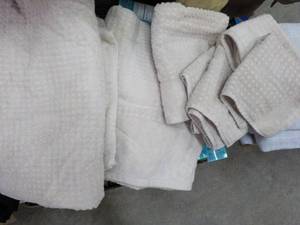 2 Bath Towels, 2 Hand Towels and 2 ...