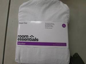 Room Essentials TwinXL Sheet Set...