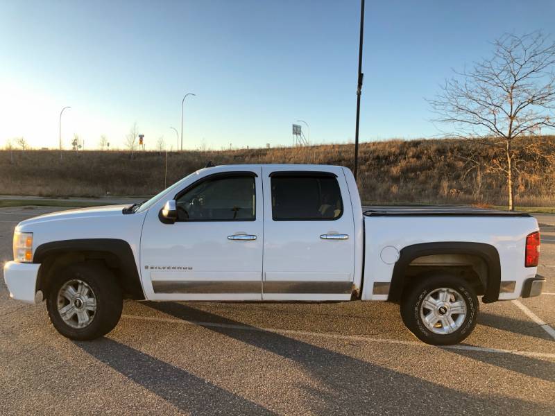 2007 CHEVY SILVERADO 4X4 CREW CAB  LOW RESERVE