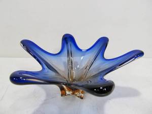lot 91 image: Lovely Hand Made Atomic Art Glass Bowl