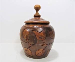 lot 123 image: Large Turned Wood Lidded Jar