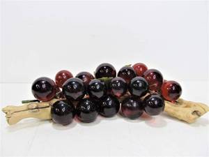 lot 134 image: Vintage Mid Century Lucite Grape Cluster