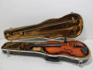 lot 11 image: Nice Vintage West German Hand Made Stradivarius Copy Violin wCase by A.R. Seidel
