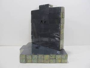 lot 15 image: 100 Brand New Sanding Sponges