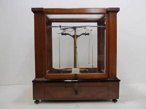 lot 26 image: Nice Vintage Eimer & Amend Jewelry  Gold & Silver Scale