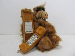 lot 34 image: Vintage ALF Telephone 