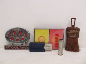 lot 39 image: Lot wVintage Gas & Oil Advertising AAA License Plate Topper etc