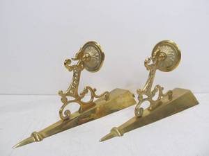 lot 45 image: Pair of Ornate Vintage Solid Brass Wall Sconces