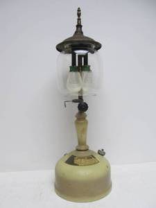lot 113 image: Vintage COLEMAN 1940s Gas Lantern Table Lamp - Model 152