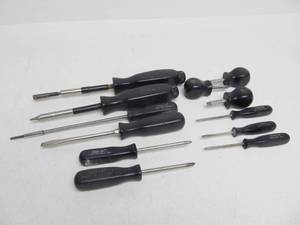 lot 114 image: Group of Vintage SNAP-ON Screwdrivers