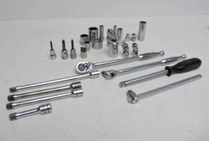 lot 141 image: Large Lot of Vintage SNAP-ON Sockets Wrenches Extensions etc