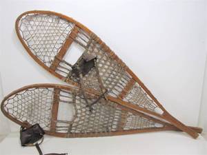 lot 198 image: Pair of Vintage Snowshoes