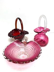 lot 157 image: 3 Quality Vintage Art Glass Baskets - Including Fenton