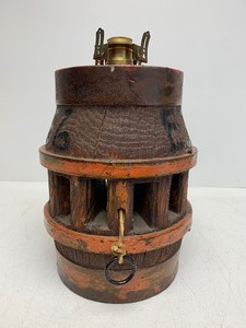 lot 156 image: Antique Wagon Wheel Hub Table Lamp