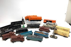 lot 167 image: 2 Vintage LIONEL O Gauge Train Sets