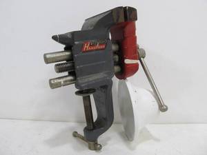 lot 295 image: Vintage STANLEY Handyman Bench Vise
