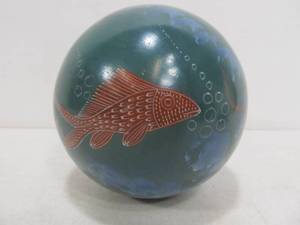 lot 302 image: Original A.Ortiz Mexico Hand Painted Fish Art Pottery Ball