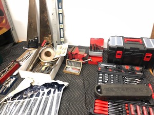 lot 100 image: LARGE Estate Lot of Good Tools