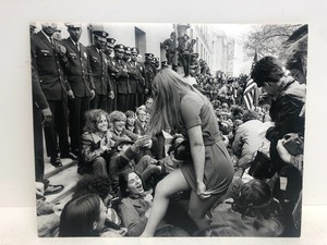 lot 217 image: Original 1960s LARGE Vietnam War Protest Sit-In Photo by White House Photographer Roddey Mims