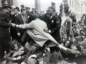 lot 218 image: Original 1960s LARGE Vietnam War Protest Sit-In Photo by White House Photographer Roddey Mims